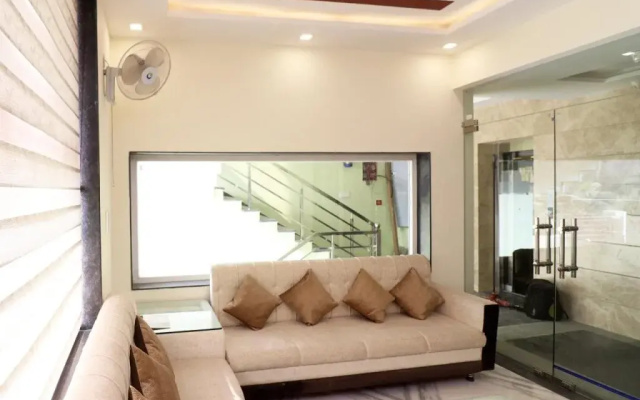 OYO 22356 Heaven Grand