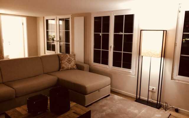 Апартаменты Airhome Limmatquai River View Apartment комната для гостей