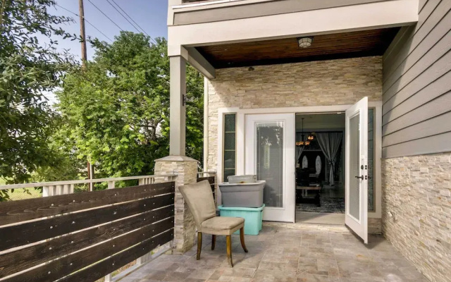 Luxe Southwest Houston Home w/ Balconies & Patio!