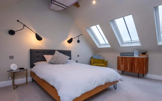 2 Bedroom Apartment - 200m From Richmond Park