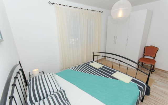 Apartment Lucija  - apartment with Pool: A1 Rogac, Island Solta