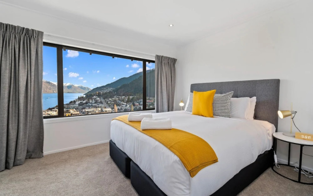 Central Queenstown Malaghan Apartment