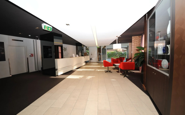 Royal Pacific Hotel