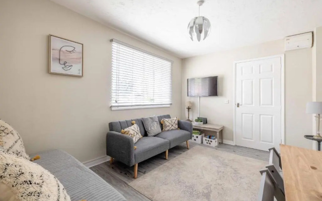 Windsor Burnham Ascot Haven Sleeps 4