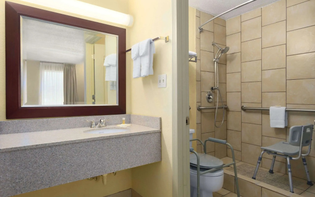 Days Inn by Wyndham Brunswick/St. Simons Area