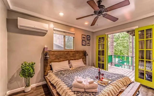 Turtle Mountain Cabin, 2 Bedrooms, Near Town