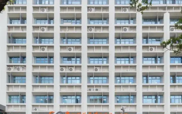 Yimi Apartment (Guangzhou 13 Hangyi De Road Subway Station)
