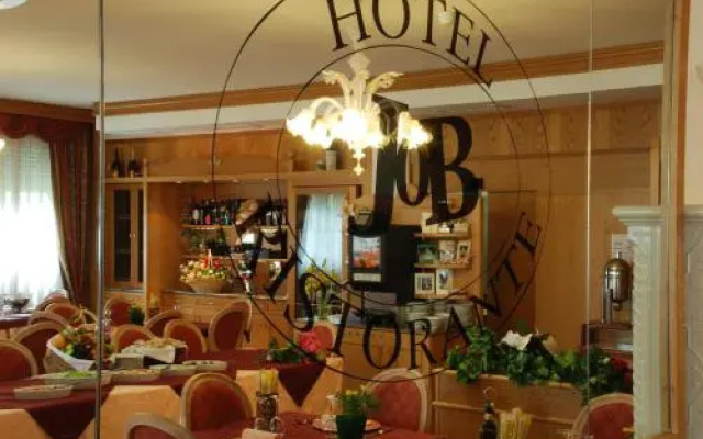Hotel Job