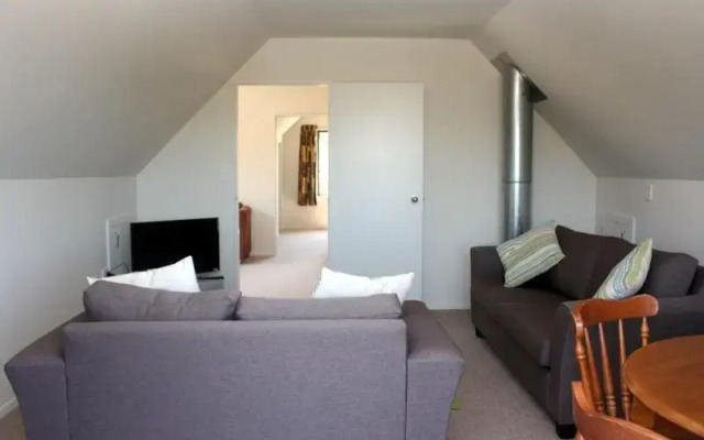 26 Caverhill Close