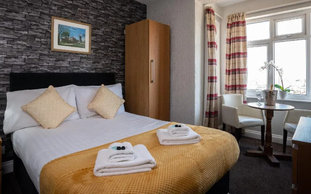 Coasters Hotel & Apartments