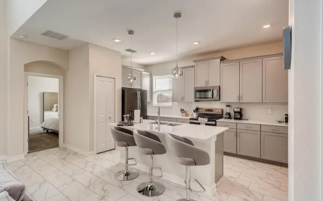 8923 CC - Fabulous 5BR Single Family: Sleeps 12 - Private Pool -