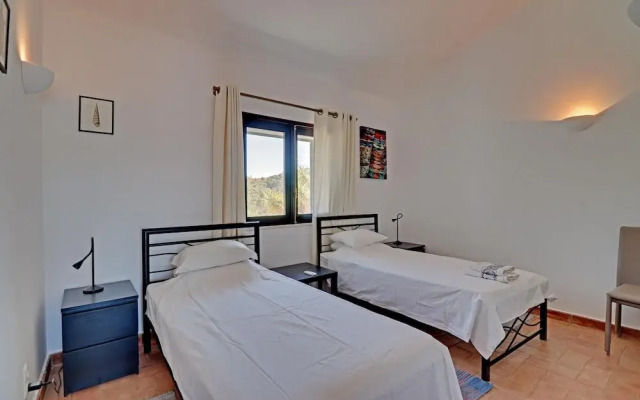 Villa Eiras Altas Grande by Portucasa