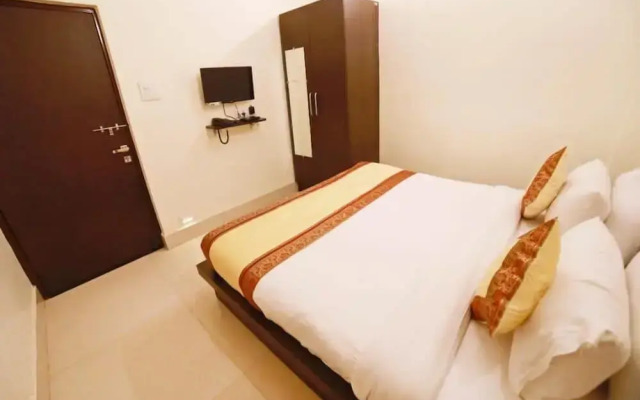 Sada Shiv Guest House near Ganga river