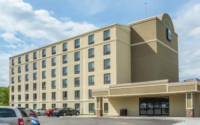 Отель Comfort Inn The Pointe США, Ниагара-Фолс - отзывы, цены и фото номеров - забронировать отель Comfort Inn The Pointe онлайн вид на фасад