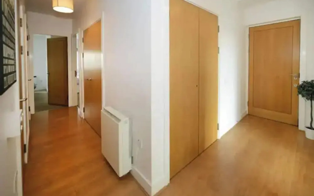 Bright 2BD Flat With Private Balcony - Dublin