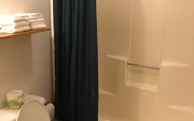 Sara Placid Inn & Suites