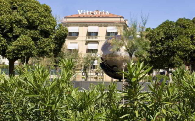Hotel Vittoria вид на фасад