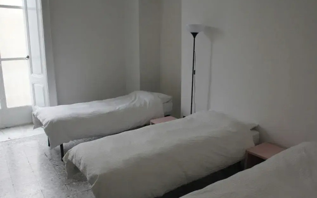 Room in B&B - 1bed in Basic 8 Bed Mixed Dorm - Share Bathroom