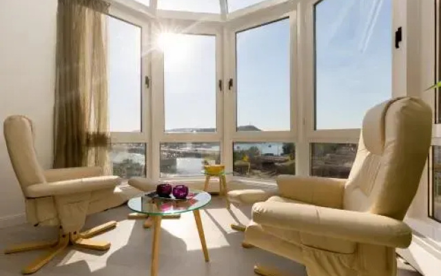 Panorama Dream Home w 3BDR, A/C, Garage & Jacuzzi