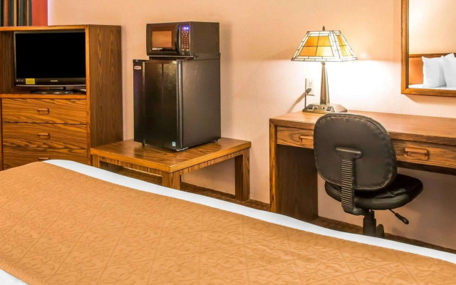 Quality Inn Saint Ignace I-75