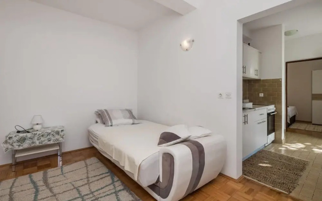 Beautiful Apartment in Stara Novalja With Wifi and 1 Bedrooms