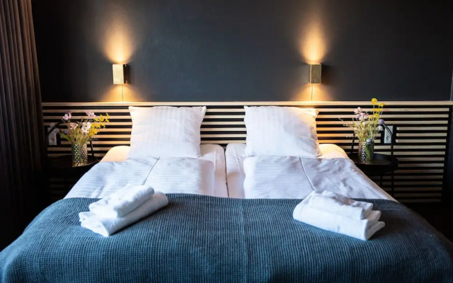 Hotel B