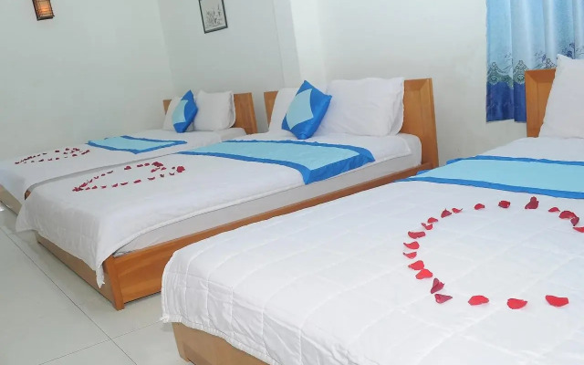 Queen Hotel 2