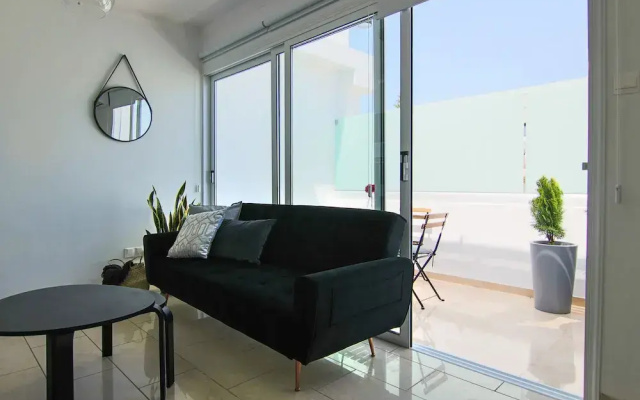 Phaedrus Living: Seaside Luxury Flat Lighthouse 62