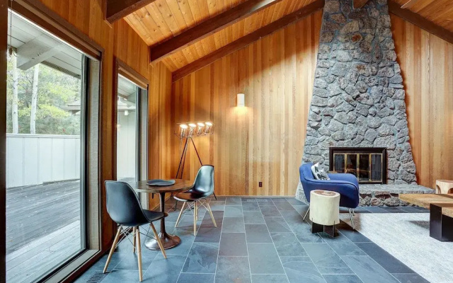 2 Pioneer Home features Brand New Hot Tub and Bikes to Explore Sunriver by RedAwning