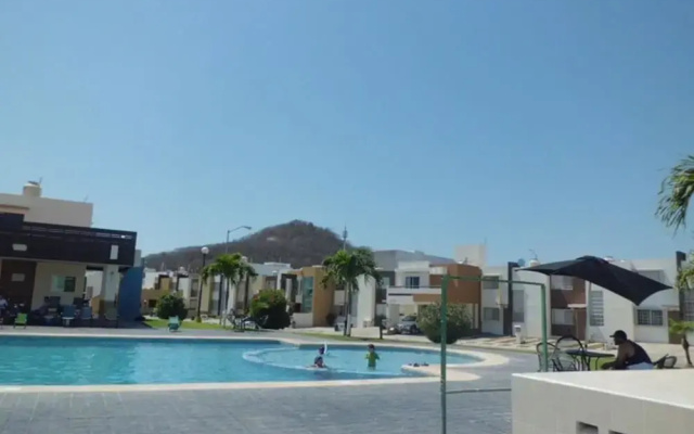 Casa Villa R