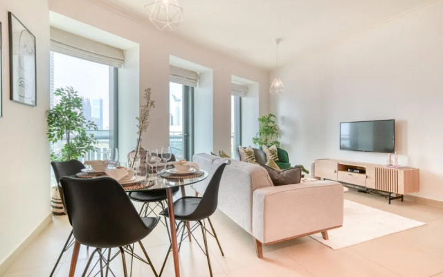 Trendy 2BR Downtown Apt Steps From Burj Khalifa