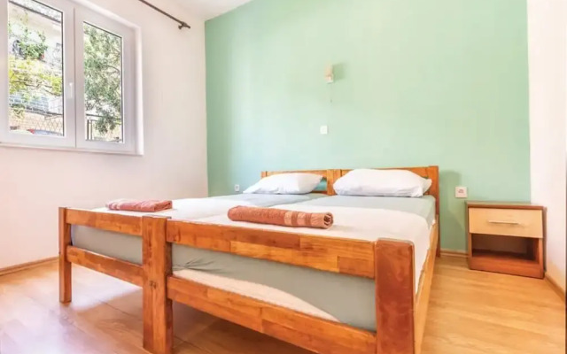 Comfortable 3 Bedroom Apartment in Makarska