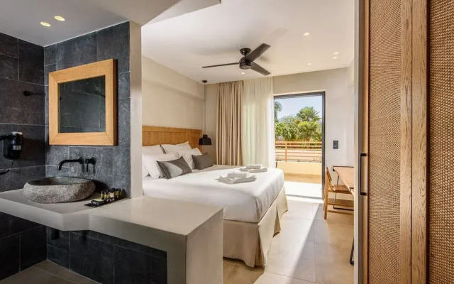 AneSea Hotel