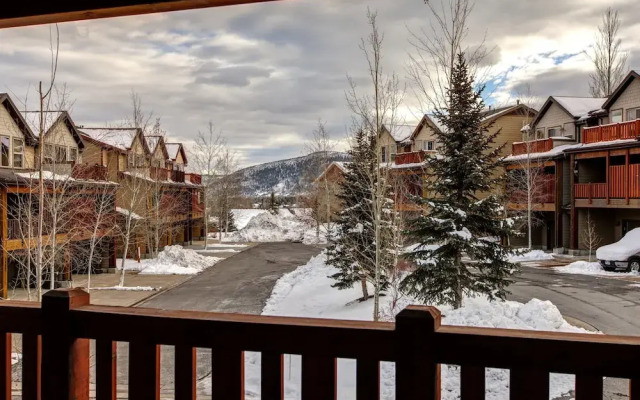 Luge Lane 5 Bedroom Townhouse by RedAwning