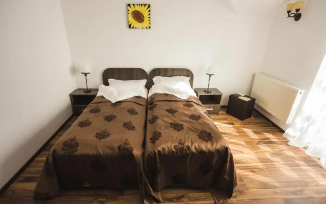 Casa Cu Nuc