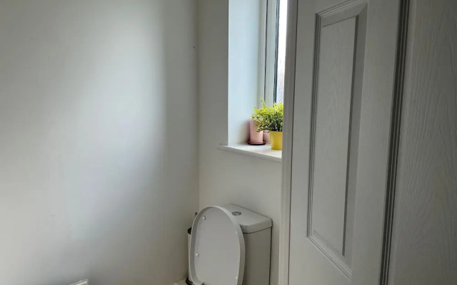 House Sleeps 8 With Wifi