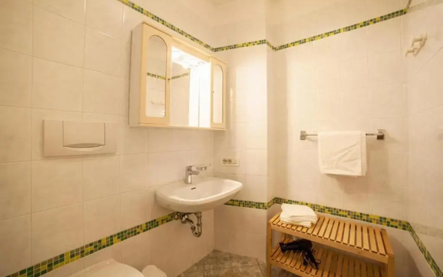 Wanda Apartment 7