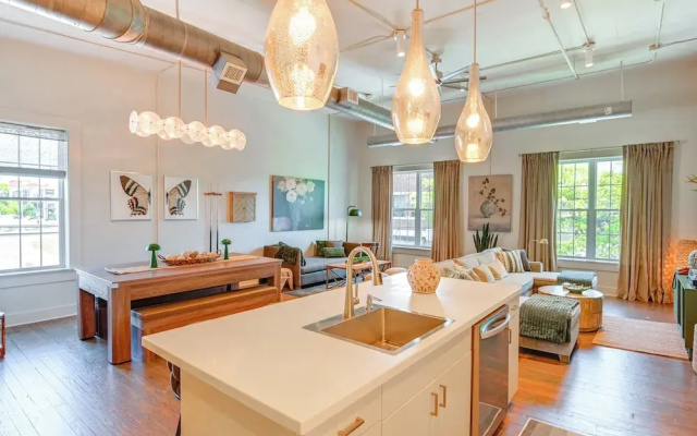 Walk to Vanderbilt: Eclectic Apt in Nashville