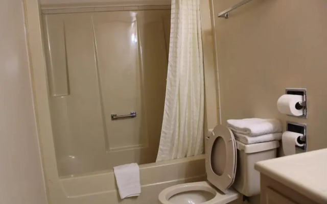 American Inn and Suites