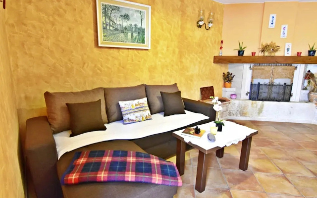 Lovely Ground-floor Flat With Shared Pool in Tar