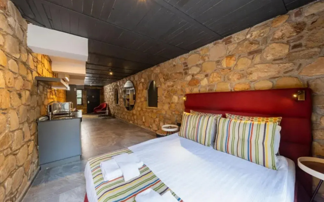 Marvelous Studio Hotel Room Near Hadrian s Gate
