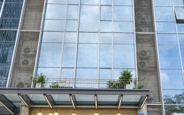 Shiyuan Chain Light Luxury Apartment (Guangxi Sports Center)