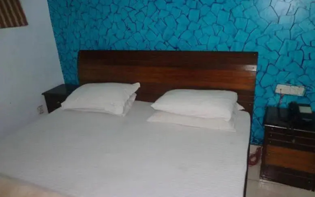 Hotel R S International