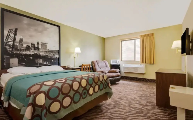 Super 8 by Wyndham Mentor Cleveland Area