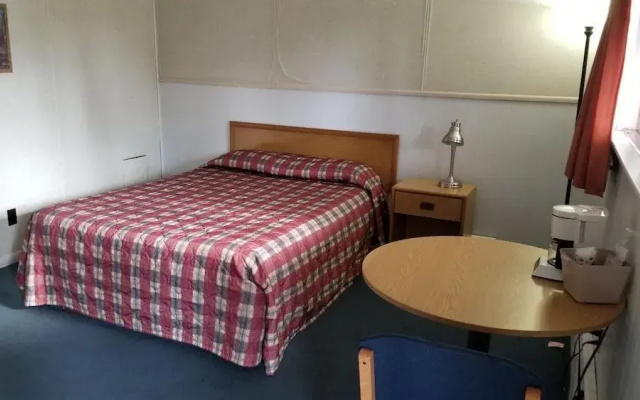 Tri Terrace Motel