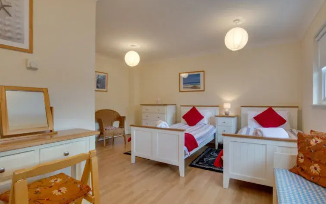 Holiday Home Whitepost