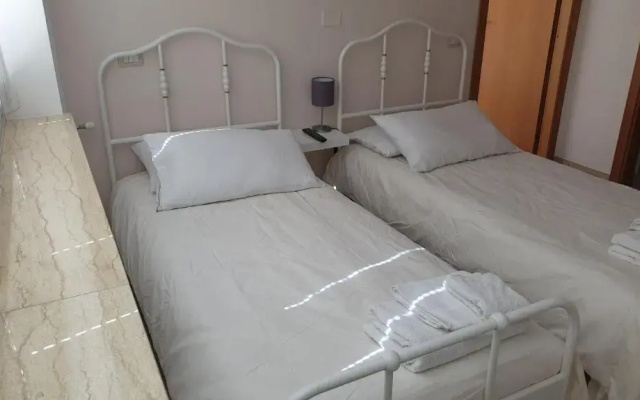 BB Iris  Apartments