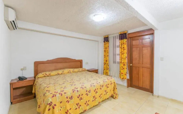 Suites Poliforum Inn