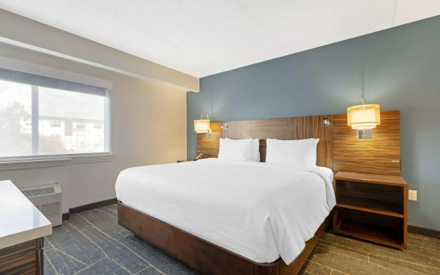 The Lux Hotel & Conference Center, an Ascend Collection Hotel