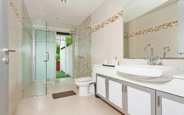 Jomtien Waree 9 with 6 bedrooms